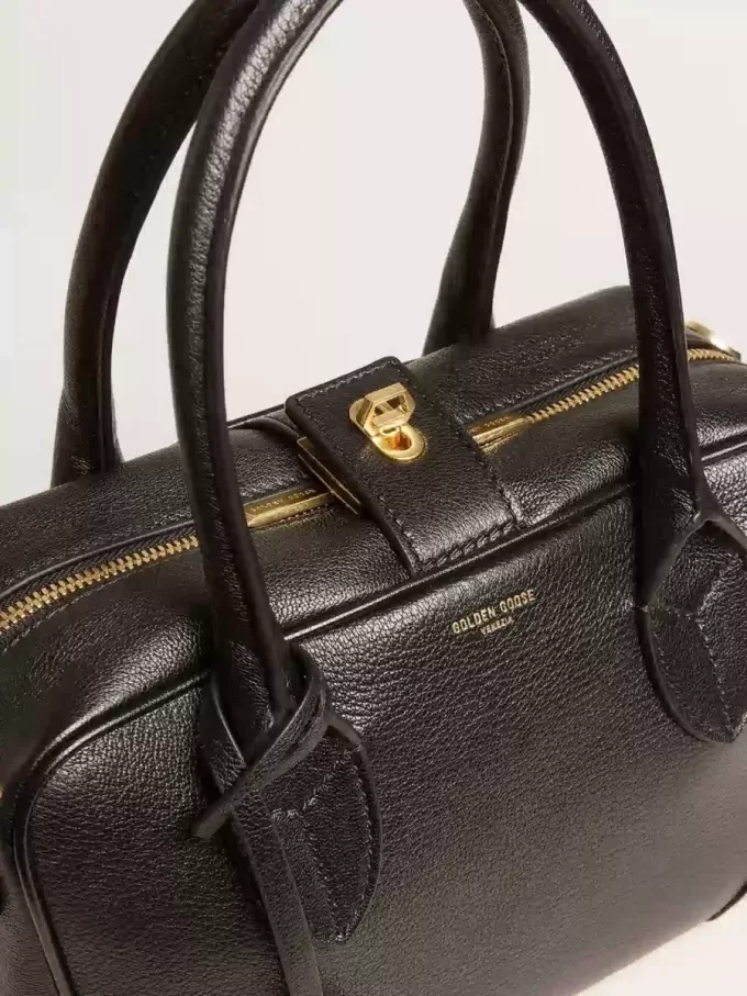 Bolso Vita en piel de oveja negra con detalles dorados