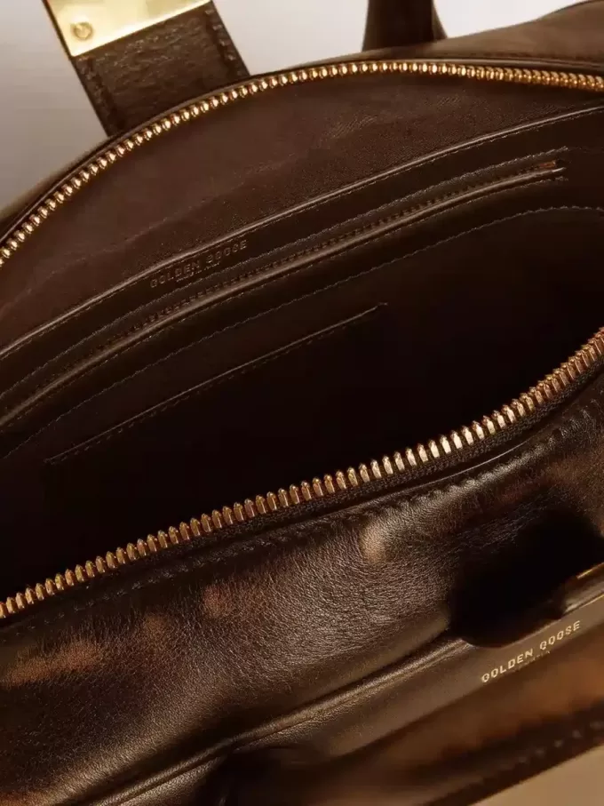 Bolso Vita en piel envejecida negra con detalles dorados