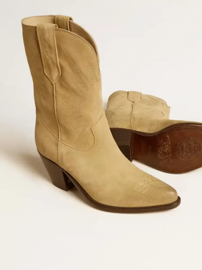 Botas bajas Wish Star en ante encerado color arena con bordado de estrellas Botas bajas Wish Star en ante encerado color arena con bordado de estrellas