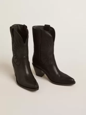 Botas bajas Wish Star para mujer en piel negra con bordado de estrellas.