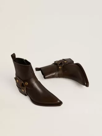 Botas Debbie bajas en piel marrón oscuro con hebilla extraíble