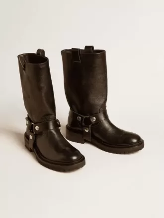 Botas Kurt de piel negra brillante con hebilla y tachuelas plateadas