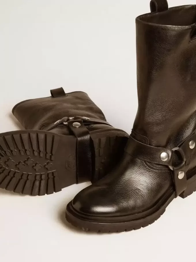 Botas Kurt de piel negra brillante con hebilla y tachuelas plateadas Botas Kurt de piel negra brillante con hebilla y tachuelas plateadas