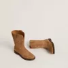 Botas Wish Junior en ante camel con bordado de estrellas