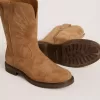 Botas Wish Junior en ante camel con bordado de estrellas