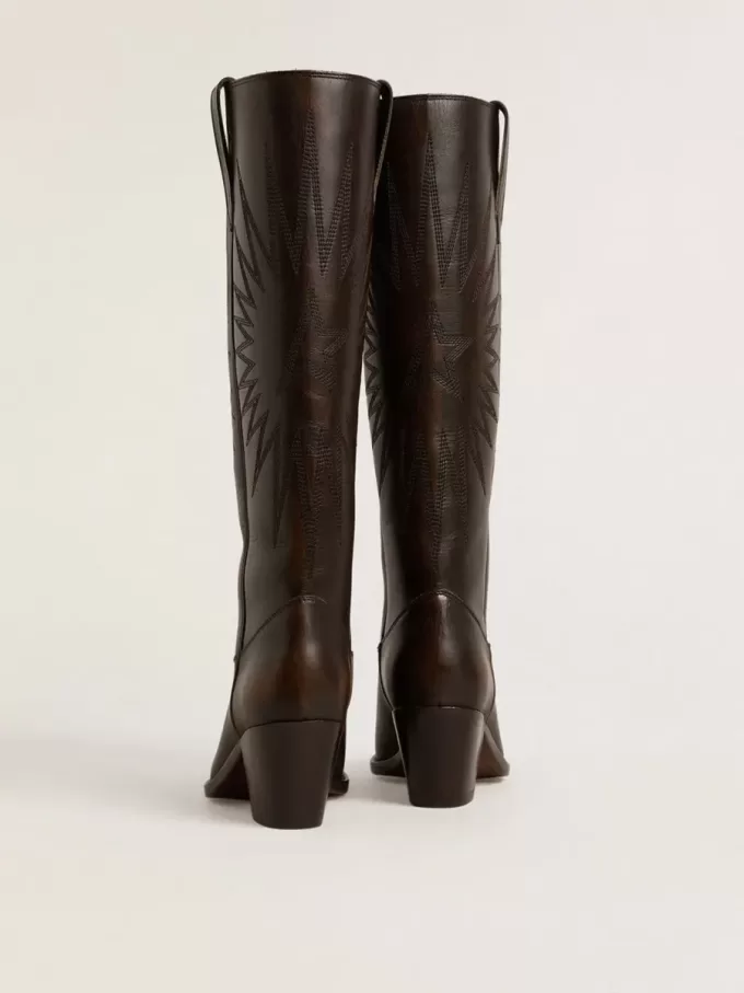 Botas Wish Star en piel marrón oscuro con estrella bordada tono sobre tono Botas Wish Star en piel marrón oscuro con estrella bordada tono sobre tono