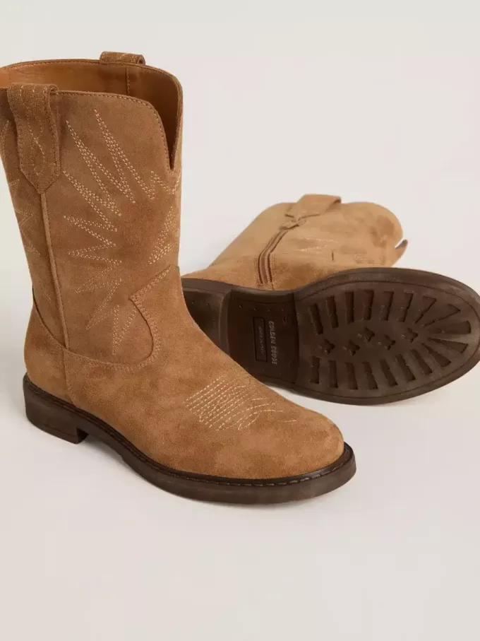 Botas Wish Teen en ante camel con bordado de estrellas Botas Wish Teen en ante camel con bordado de estrellas