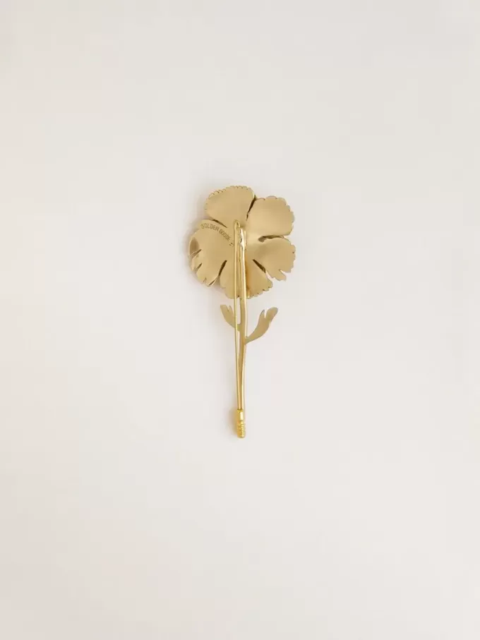 Broche dorado con diseño floral