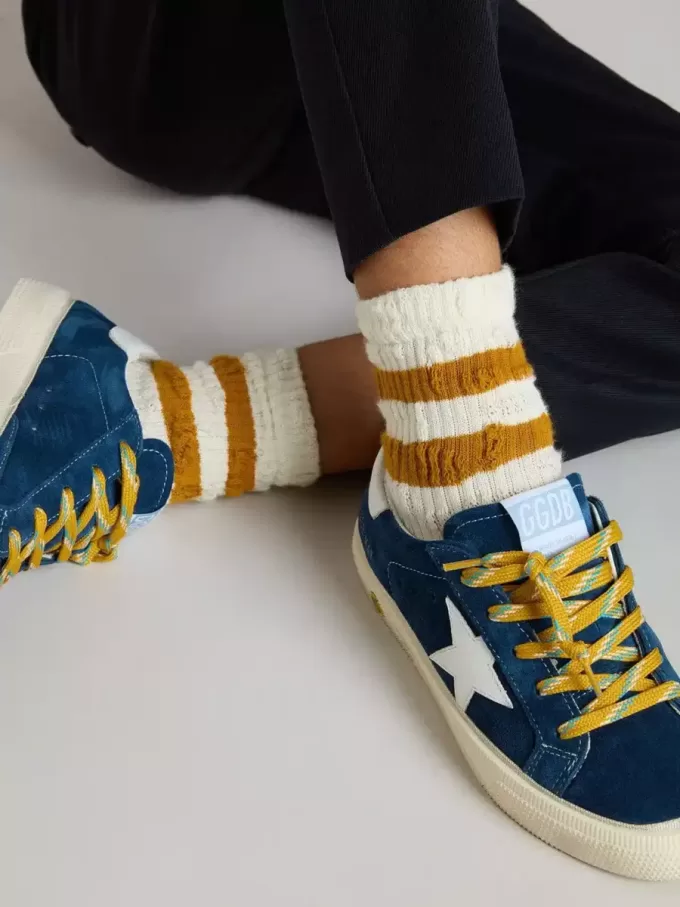 Calcetines blancos para niños con rayas color tabaco