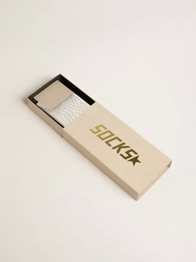 Calcetines desgastados en color blanco con cristales aplicados