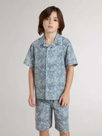 Camisa azul para niño con estampado blanco