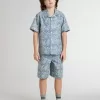 Camisa azul para niño con estampado blanco Camisa azul para niño con estampado blanco