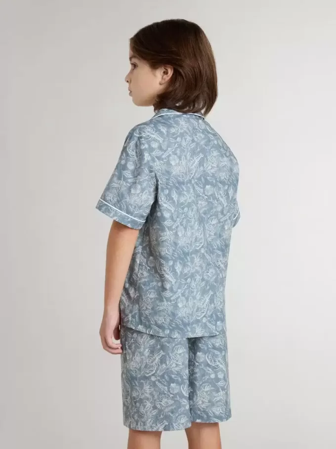 Camisa azul para niño con estampado blanco Camisa azul para niño con estampado blanco