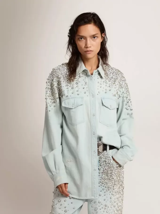 Camisa boyfriend blanqueada para mujer con cristales cabujones