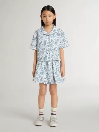 Camisa corta blanca para niña con estampado azul