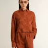 Camisa corta de mujer en jacquard rojo ladrillo con mangas anchas
