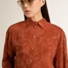 Camisa corta de mujer en jacquard rojo ladrillo con mangas anchas