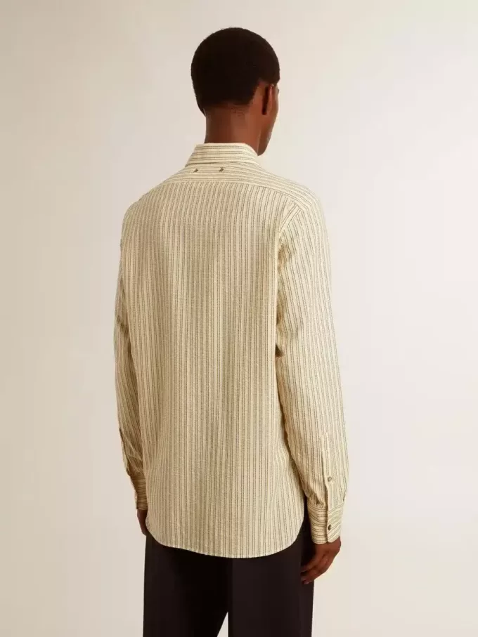 Camisa de algodón crudo para hombre con rayas negras estrechas