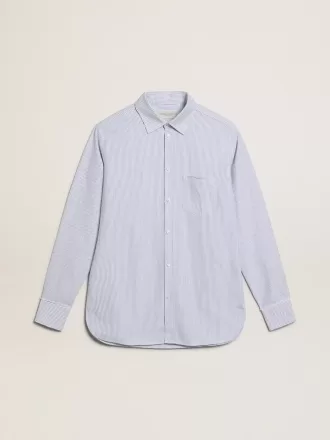 Camisa de hombre con rayas estrechas