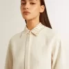 Camisa de mujer de mezcla de viscosa y algodón con cuello adornado con cristales