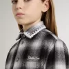 Camisa infantil a cuadros blancos y negros con bordados blancos