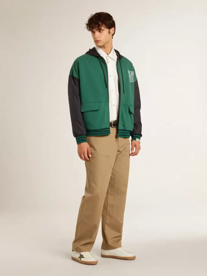 Camisa oversize para hombre en blanco desgastado con rayas verticales.