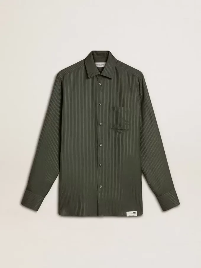 Camisa verde oscuro para hombre con rayas verticales