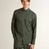 Camisa verde oscuro para hombre con rayas verticales