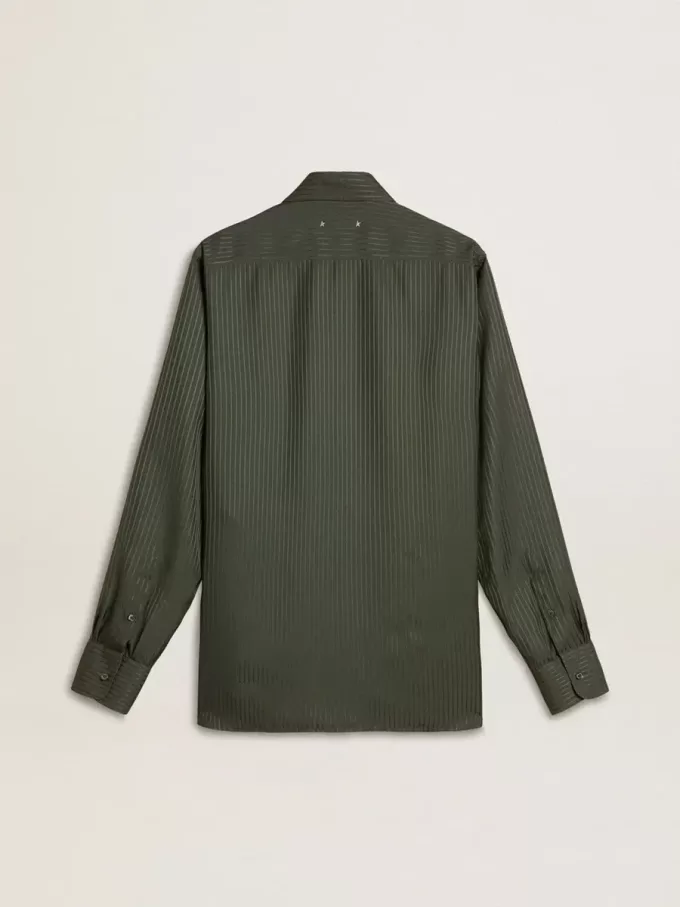 Camisa verde oscuro para hombre con rayas verticales