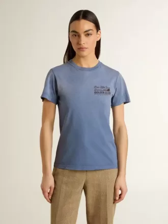 Camiseta azul claro descolorida para mujer con estampado en el pecho
