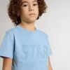 Camiseta azul claro para niño con estampado