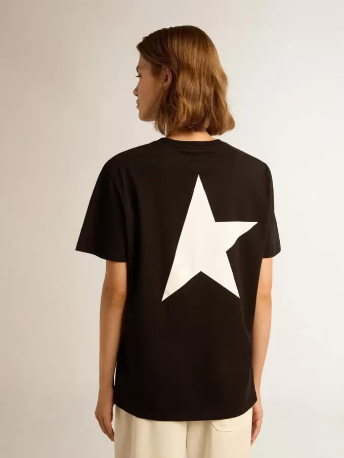 Camiseta Black Star Collection con logotipo y estrella blancos en contraste