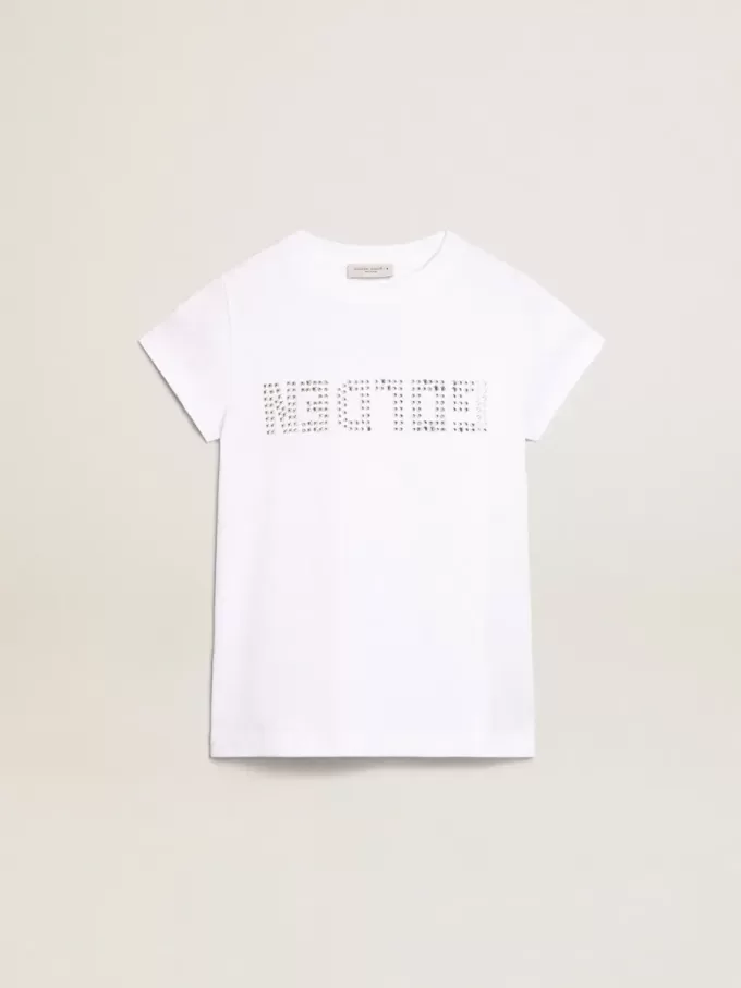 Camiseta blanca con letras doradas en cristales en el centro