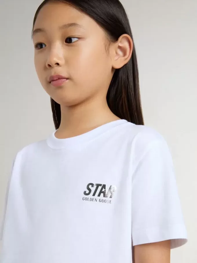 Camiseta blanca de algodón para niños con estampado plateado Camiseta blanca de algodón para niños con estampado plateado