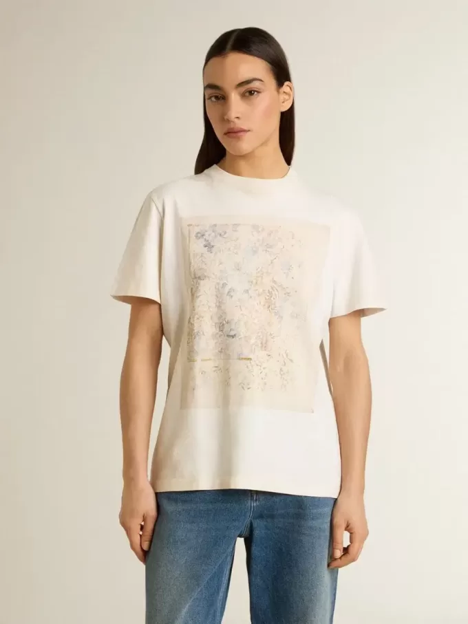 Camiseta blanca de mujer con estampado floral