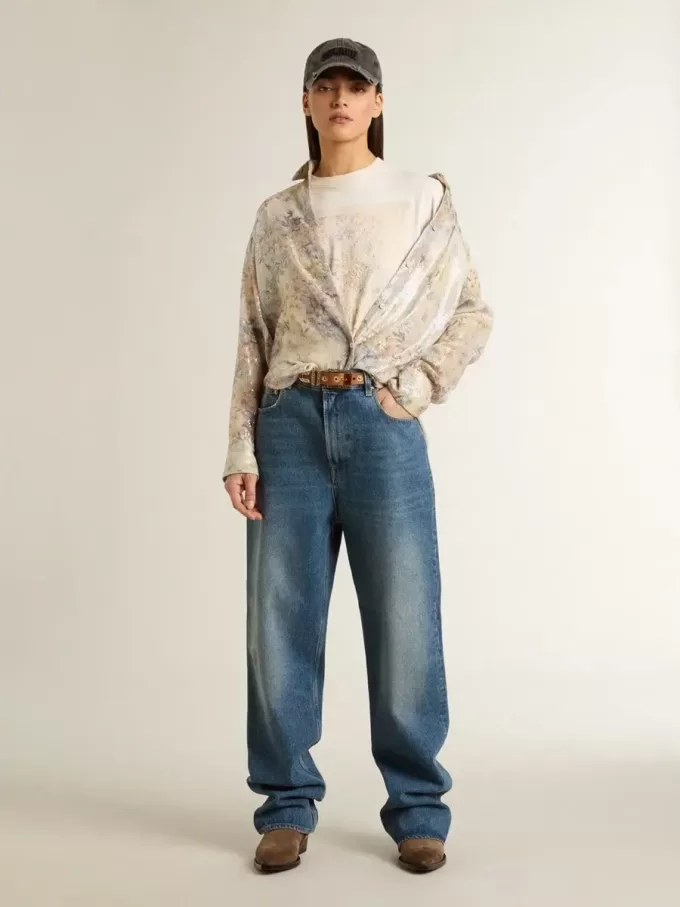 Camiseta blanca de mujer con estampado floral