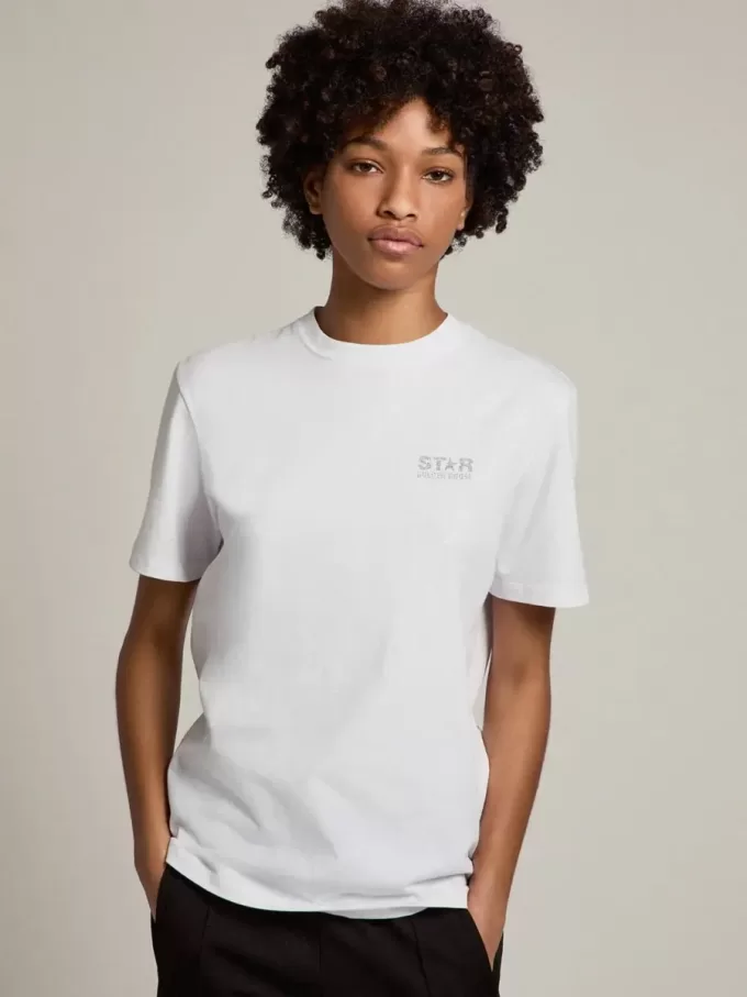 Camiseta blanca de mujer con logotipo y estrella plateados brillantes Camiseta blanca de mujer con logotipo y estrella plateados brillantes