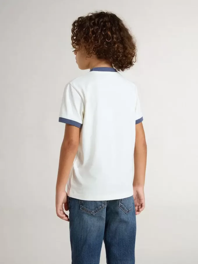 Camiseta blanca para niño con estampado azul