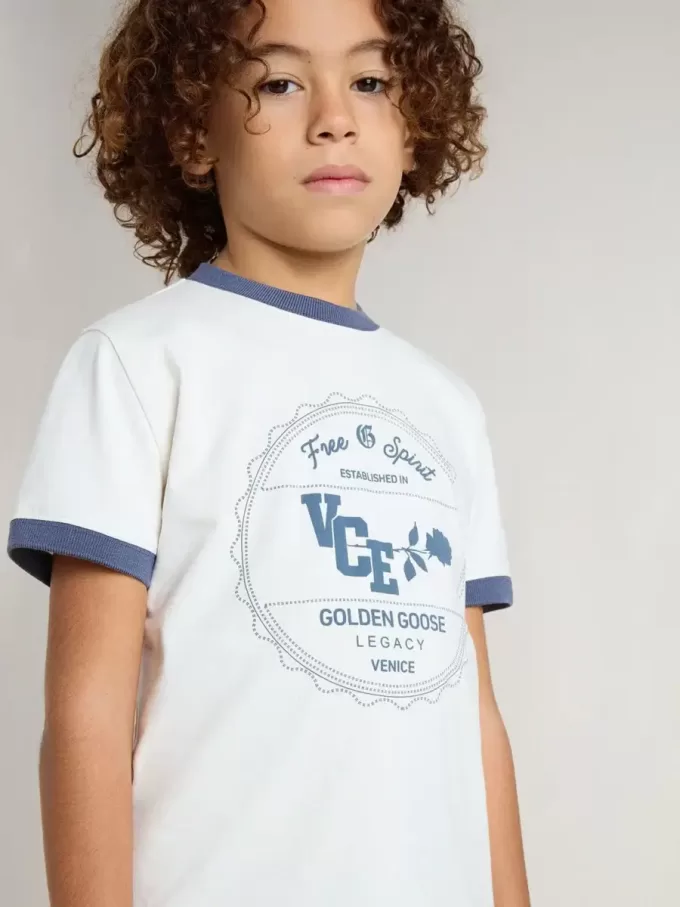 Camiseta blanca para niño con estampado azul