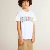 Camiseta blanca para niño con estampado multicolor dorado