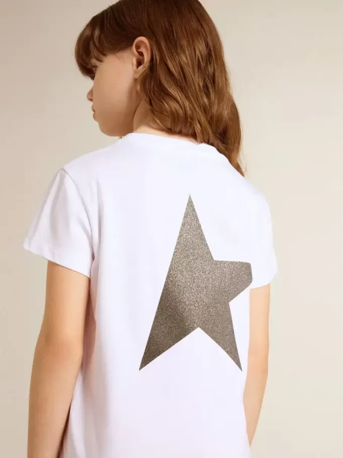 Camiseta blanca y plateada con logotipo y estrella maxi en purpurina plateada