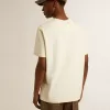 Camiseta de algodón blanco envejecido para hombre con estampado dorado