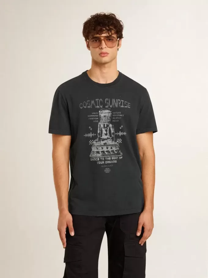 Camiseta de algodón negro desgastado para hombre con estampado en la parte delantera