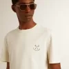 Camiseta de algodón para hombre en blanco envejecido con estampado en el corazón Camiseta de algodón para hombre en blanco envejecido con estampado en el corazón