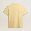 Camiseta de algodón para hombre en color amarillo pálido con letras descoloridas