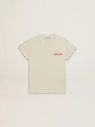 Camiseta de algodón para niña en blanco desgastado con bordado rojo en el pecho