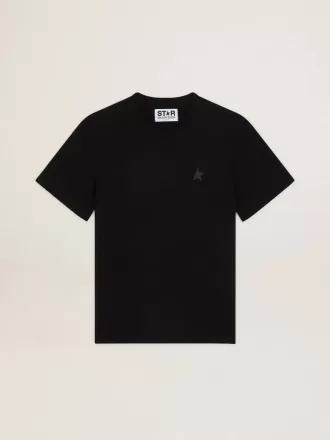 Camiseta de la colección Black Star con estrella tono sobre tono en la parte delantera