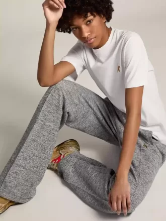 Camiseta de la colección White Star con estrella dorada brillante en la parte delantera