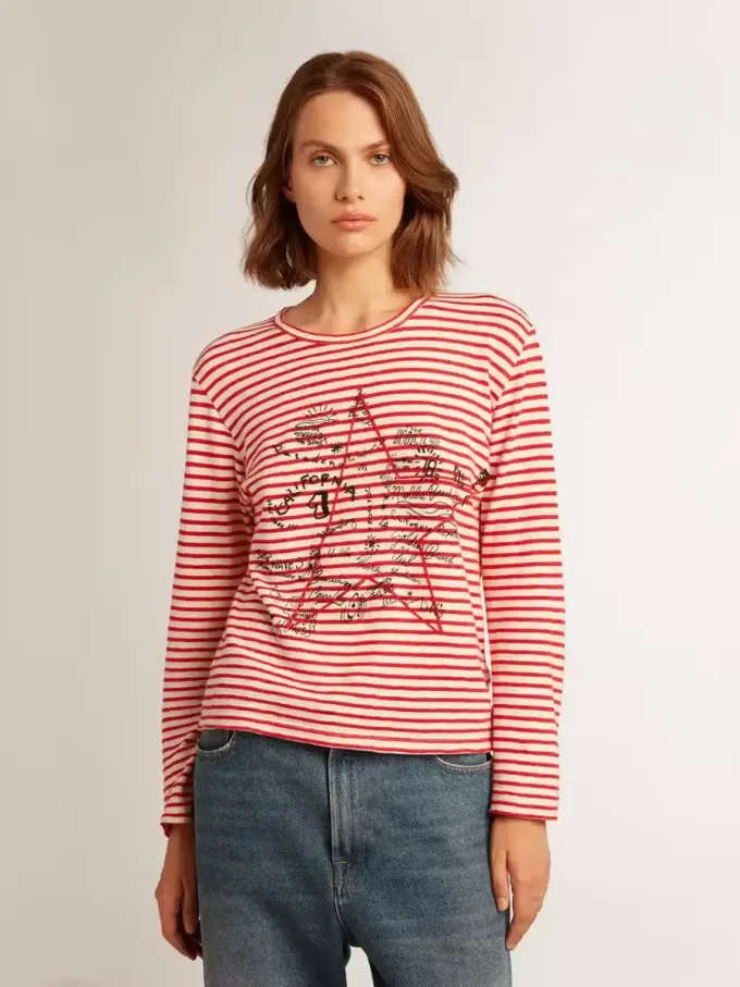 Camiseta de mujer con rayas blancas y rojas y bordado en la parte delantera