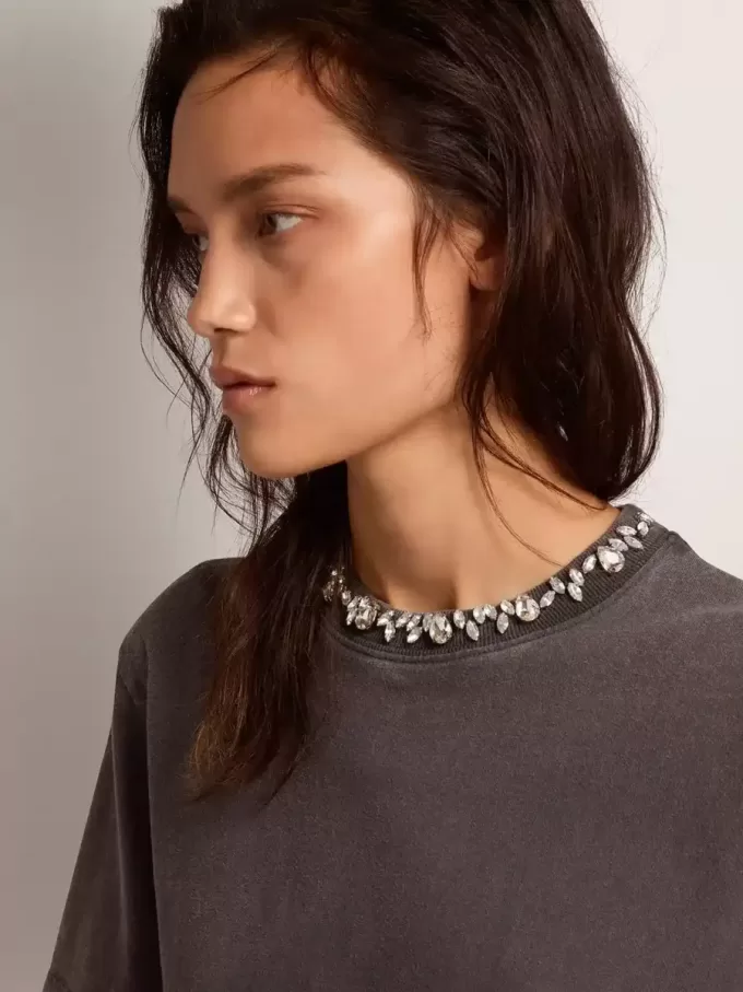 Camiseta gris antracita con cristales para mujer